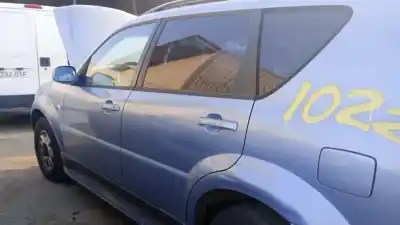 Recambio de automóvil de segunda mano de PUERTA TRASERA IZQUIERDA para SSANGYONG REXTON D27DT referencias OEM IAM   