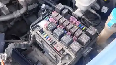 Pezzo di ricambio per auto di seconda mano scatola relè/fusibili per ssangyong rexton d27dt riferimenti oem iam y220edp
