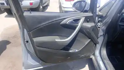 Tweedehands auto-onderdeel Bekleding Linker Voordeur voor OPEL ASTRA J BERLINA 5P A16XER OEM IAM-referenties   