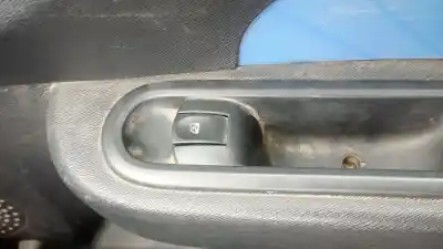 Автозапчастина б/у передній правий віконний вимикач для renault twingo ii (cn0_) 1.2 16v (cn04, cn0a, cn0b) посилання на oem iam 