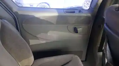 Pezzo di ricambio per auto di seconda mano rivestimento portiera posteriore sinistra per chrysler voyager (rg) d7/vm07c riferimenti oem iam 