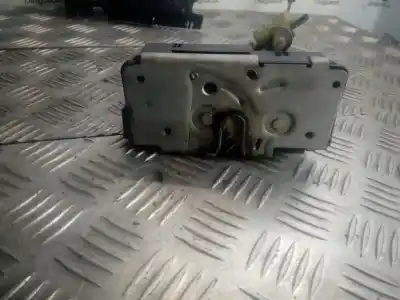 Pezzo di ricambio per auto di seconda mano serratura porta anteriore destra per opel corsa d catch me riferimenti oem iam 13258274  