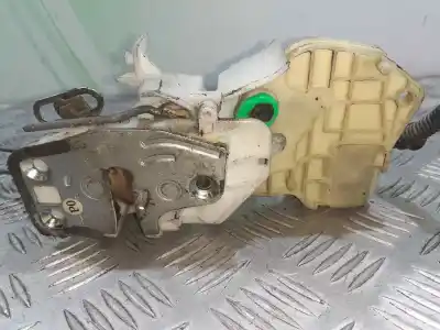 Автозапчастина б/у замок передній праві двері для honda cr-v (rd8) es посилання на oem iam   