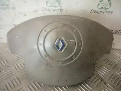 Pièce détachée automobile d'occasion Siège Avant Gauche pour RENAULT SCENIC II 1.9 dCi Diesel 120 CV / 88 KW Références OEM IAM 8200201985 0338120900130 AE678DX