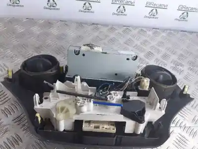 Peça sobressalente para automóvel em segunda mão comando de sofagem (chauffage / ar condicionado)  por toyota yaris (ncp1/nlp1/scp1) 1.3 16v cat referências oem iam 8611052011b0  cnts0822aa