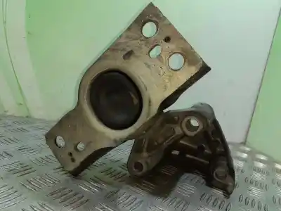 Second-hand car spare part engine support for renault clio iii expression oem iam references 8200559729  8200131305