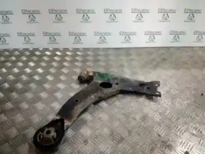 Peça sobressalente para automóvel em segunda mão braço de suspensão inferior esquerdo dianteiro por toyota corolla (e12) 1.4 d-4d luna compact referências oem iam   