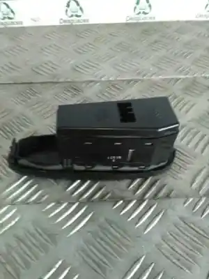 Second-hand car spare part Right Front Power Window Switch for HYUNDAI COUPE (RD) Motor 2.0 Ltr. - 102 kW 16V CAT OEM IAM references 9358027000  