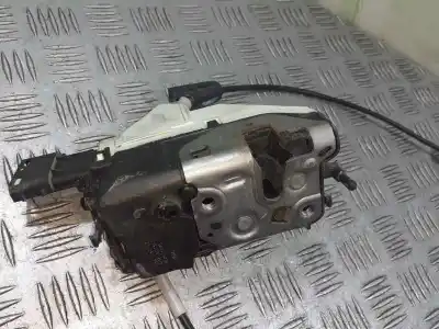 Peça sobressalente para automóvel em segunda mão fechadura da porta dianteira direita por peugeot 308 confort referências oem iam   