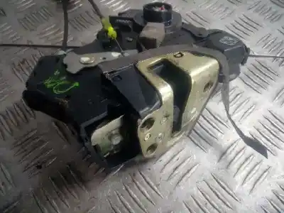 Second-hand car spare part front right door lock for toyota corolla (e12) 2.0 d-4d linea luna berlina oem iam references   