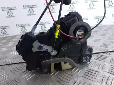 Peça sobressalente para automóvel em segunda mão fechadura da porta dianteira direita por toyota corolla (e12) 1.6 16v referências oem iam 