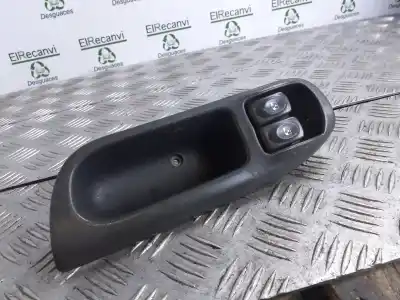 Автозапчасти б/у выключатель левого переднего окна за RENAULT SCENIC (JA..) 1.9 dTi Diesel 80 CV / 59 KW ссылки OEM IAM 7700431172  