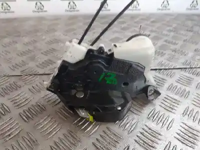 Second-hand car spare part left front door lock for toyota yaris ts oem iam references 