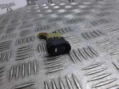 Pièce détachée automobile d'occasion commande de lève vitre avant droit pour ford focus berlina (cak) ghia références oem iam 98aba22620