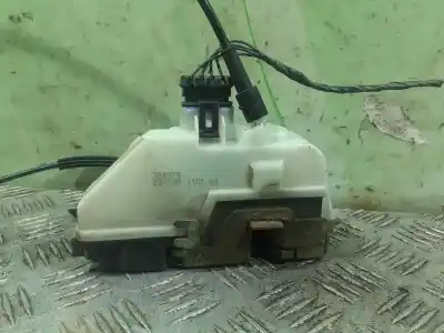 Second-hand car spare part left front door lock for renault twingo dynamique oem iam references   