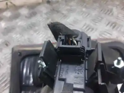 Автозапчасти б/у внутренний правый задний фонарь за SEAT LEON (1M1) Signo ссылки OEM IAM 1M6945092  