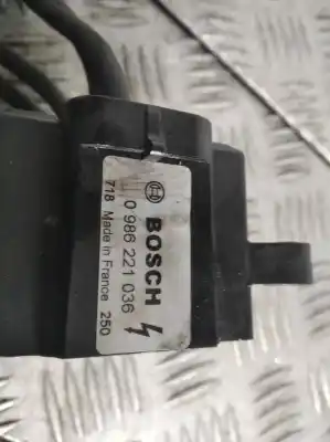 Pezzo di ricambio per auto di seconda mano bobina di accensione per renault clio ii fase i (b/cbo) 1.2 16v alize 75 cv / 55 kw riferimenti oem iam 0986221036  