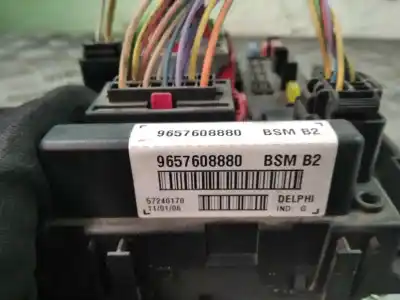 Pièce détachée automobile d'occasion Boîtes à Fusibles pour PEUGEOT 206 SW 1.4 HDi Références OEM IAM 9657608880  57240170