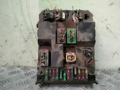Second-hand car spare part fuse box unit for peugeot 307 break / sw (s1) 2.0 16v cat oem iam references 9651196880  9651197580