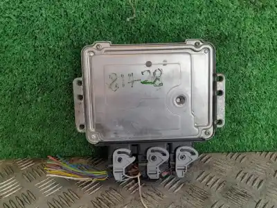 Pièce détachée automobile d'occasion calculateur moteur ecu pour peugeot 206 sw xs références oem iam 0281011560  