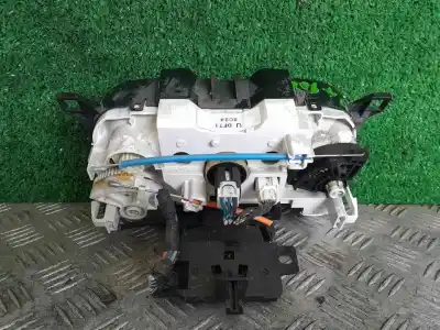 Peça sobressalente para automóvel em segunda mão comando de sofagem (chauffage / ar condicionado)  por mazda 2 lim. (de) 1.4 diesel cat referências oem iam udf71
