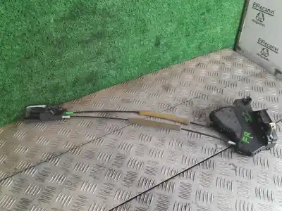 Second-hand car spare part left front door lock for toyota corolla (e12) 1.6 16v oem iam references d076  