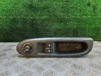 Автозапчастина б/у передні вікний вмикач для renault clio ii fase ii (b/cb0) base authentique 65 cv / 48 kw посилання на oem iam 8200084008  