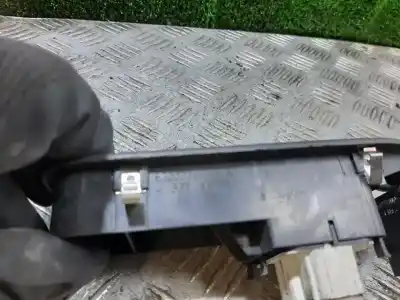 Second-hand car spare part left front power window switch for renault modus confort dynamique 98 cv / 72 kw oem iam references 8200277630a  