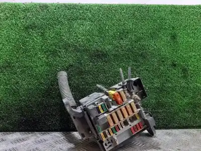 Peça sobressalente para automóvel em segunda mão Caixa De Fusíveis E Relés por PEUGEOT 206 CC CC Referências OEM IAM 9628024480  