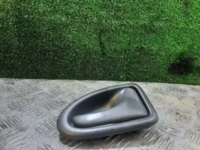 Second-hand car spare part exterior right front door handle for renault clio ii fase ii (b/cb0) base authentique 65 cv / 48 kw oem iam references 8200028995  
