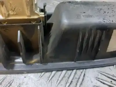 Pièce détachée automobile d'occasion commande de lève vitre avant droit pour renault clio ii fase ii (b/cb0) base authentique 65 cv / 48 kw références oem iam 8200084005  