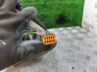 Recambio de automóvil de segunda mano de RETROVISOR IZQUIERDO para PEUGEOT 206 BERLINA XS referencias OEM IAM 017003  