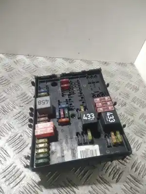 Peça sobressalente para automóvel em segunda mão Caixa De Fusíveis E Relés por AUDI A3 (8P) 1.6 FSI Ambiente 116 CV / 85 KW Referências OEM IAM 1K0937124H  