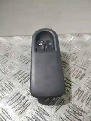 Second-hand car spare part left front power window switch for renault clio iii pack authentique oem iam references 8200356519  e29470