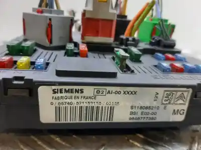 Peça sobressalente para automóvel em segunda mão caixa de fusíveis e relés por peugeot 206 berlina xt referências oem iam 9646777380