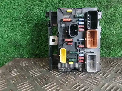 Pièce détachée automobile d'occasion boîtes à fusibles pour citroen c3 pluriel 1.4 références oem iam 9659741780