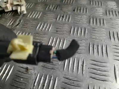 Second-hand car spare part passenger side right window regulator for kia rio ipanema berlina oem iam references  2 pins 