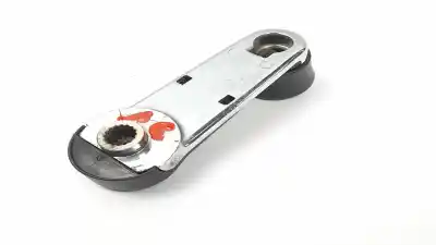 Pièce détachée automobile d'occasion manivelle / poignée lève vitre arrière droite pour audi 80 b4 avant (8c5) 1.9 tdi références oem iam   