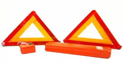 Second-hand car spare part emergency triangle for nissan note (e11e) 1.5 dci turbodiesel cat oem iam references e827r030512  