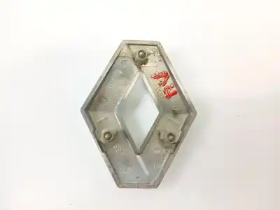 Автозапчастина б/у емблема для renault megane i classic (la0/1_) 1.9 d (la0a, la0u, la0r) посилання на oem iam 8200027424  