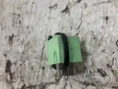 Second-hand car spare part relay for bmw serie 3 berlina (e46) 320d oem iam references 61368373700