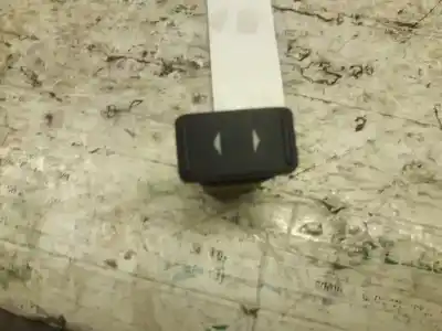 Piesă de schimb auto la mâna a doua PANOU COMANDÃ GEAMURI ELECTRICE FATÃ PARTEA DIN DREAPTA pentru FORD FOCUS BERLINA (CAP)  Referințe OEM IAM 1223143  