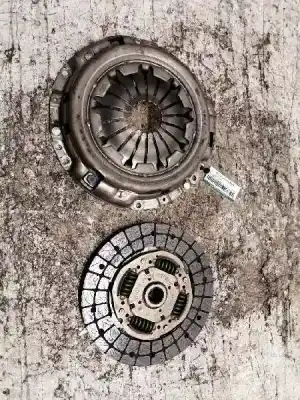 Pièce détachée automobile d'occasion KIT D'EMBRAYAGE pour TOYOTA AURIS  Références OEM IAM 3121005120B  3125005140C