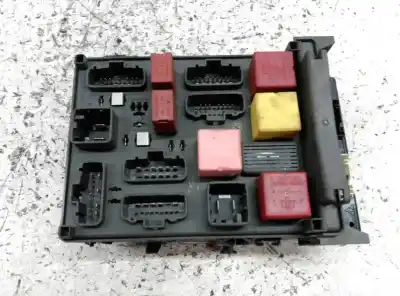 Gebrauchtes Autoersatzteil RELAIS SICHERUNGSKASTEN Multifunktionsrelais zum RENAULT LAGUNA II GRANDTOUR (KG0)  OEM-IAM-Referenzen 8200004201E  8200447435