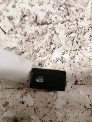 Second-hand car spare part rear right power window switch for dacia duster ambiance 4x2 oem iam references 2808203