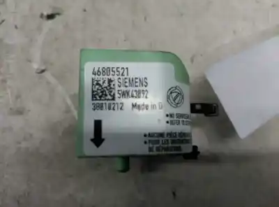 Peça sobressalente para automóvel em segunda mão sensor por fiat stilo (192) 1.9 jtd cat referências oem iam 46805521  