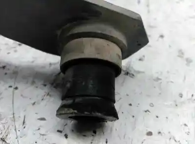 Second-hand car spare part engine support for renault scenic ii authentique oem iam references 8200197453  