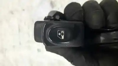 Second-hand car spare part rear right power window switch for renault clio ii fase i (b/cbo) 1.9 d alize oem iam references 