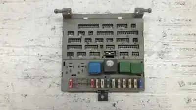 Peça sobressalente para automóvel em segunda mão caixa de fusíveis e relés por peugeot 205 berlina 1.1 mito referências oem iam 