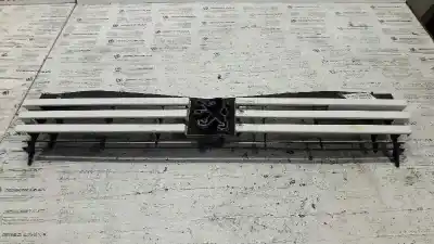 Peça sobressalente para automóvel em segunda mão grelha de pára choques central por peugeot 205 berlina * referências oem iam 9253108580